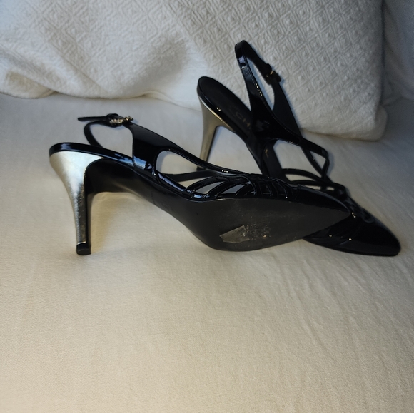 CHANELInterlocking CC Logo Patent Leather SlingbackSandals - Picture 5 of 8